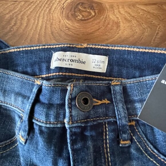Abercrombie Child’s - Jeans - NWT – Size 12 slim fit - Picture 4 of 5